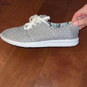 Toms tennis shoes
